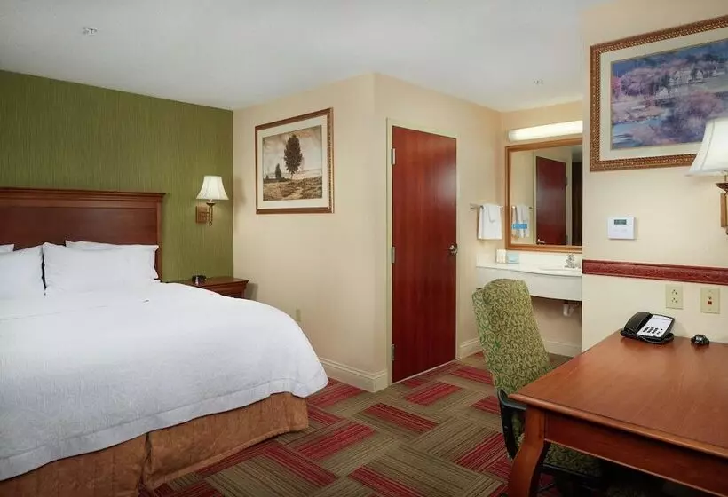 استودیوی استاندارد, Hampton Inn & Suites Roswell