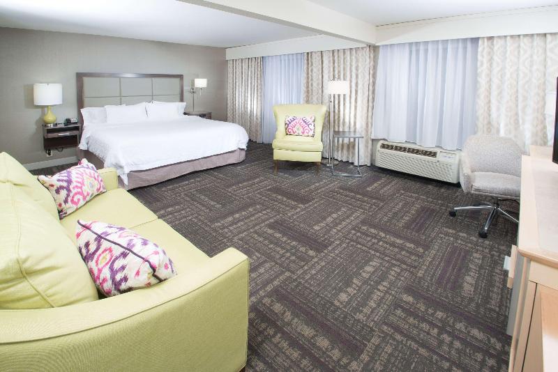 带大床的标准工作室, Hampton Inn & Suites Wilson I 95