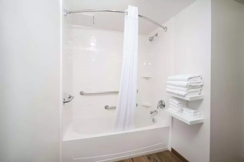キングサイズベッドのスタンダードルーム, Hampton Inn & Suites Wilson I 95