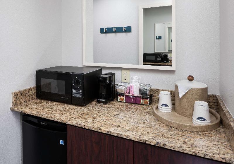 חדר סטנדרט, Hampton Inn Austinround Rock