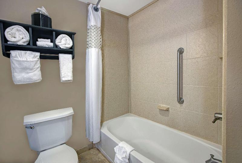 חדר סטנדרט עם מיטת קינג, Hampton Inn Biloxi