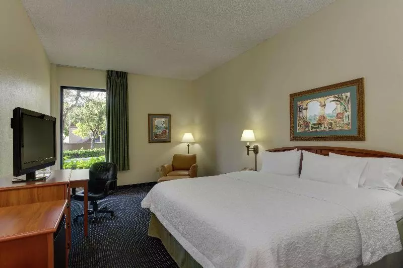 キングサイズベッドのスタンダードルーム, Hampton Inn Ft. Lauderdale Commercial Blvd