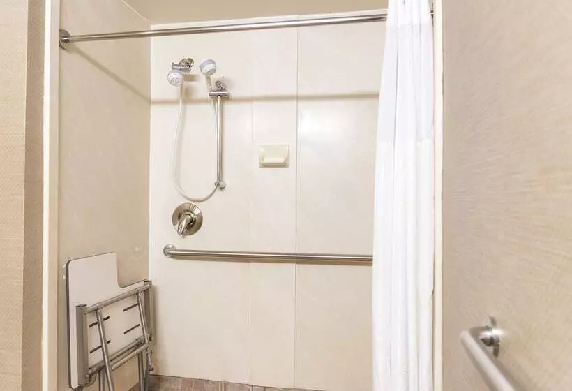 身障者適用スタンダードルーム, Hampton Inn Muskegon