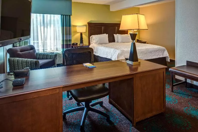 キングサイドベッドのスタンダードワンルーム, Hampton Inn & Suites Destin
