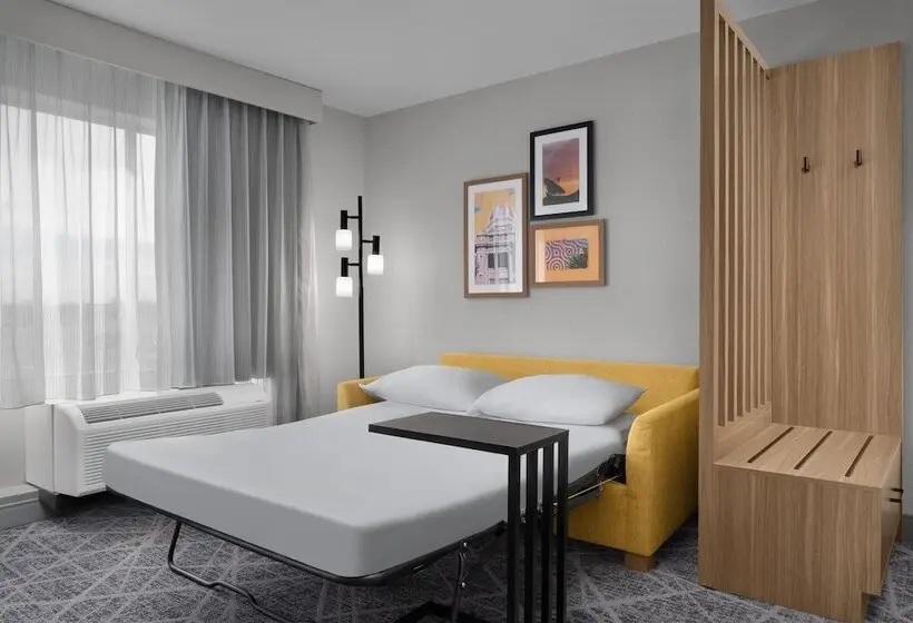 スタンダードスタジオ, Hampton Inn & Suites Roswell
