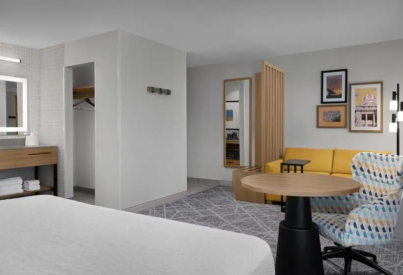 スタンダードスタジオ, Hampton Inn & Suites Roswell