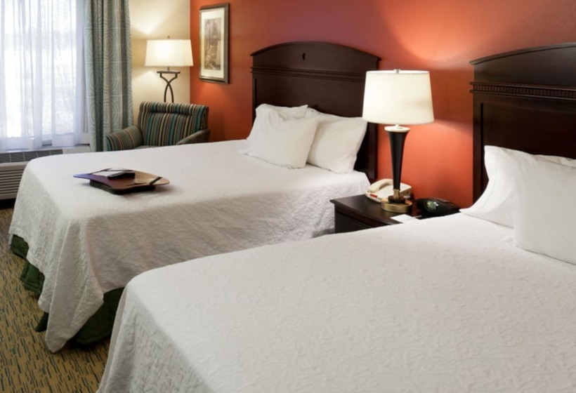 إستوديو قياسى, Hampton Inn & Suites Texarkana