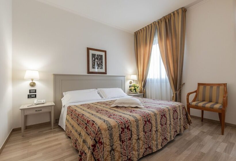 חדר סופריור לשלושה, Michelangelo