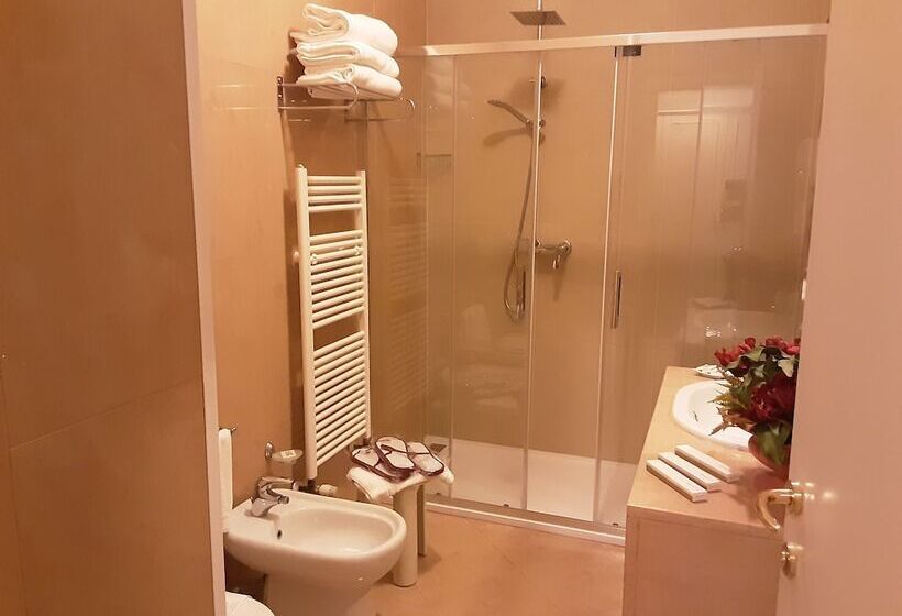 חדר סופריור לשלושה, Michelangelo