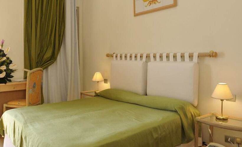 חדר סטנדרט לשלושה, Palau