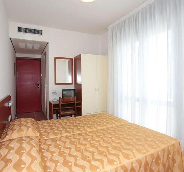 غرفة قياسية مزوَّدة بشُرفة, Panorama