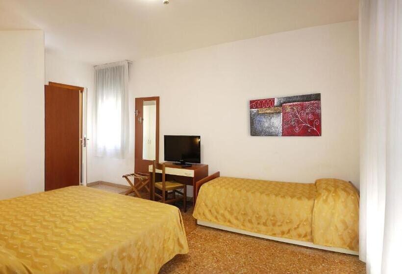 غرفة عائلية, Panorama