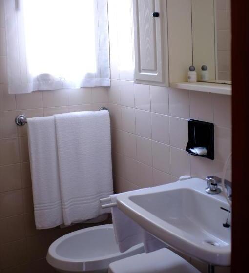 غرفة إقتصادية, Reno