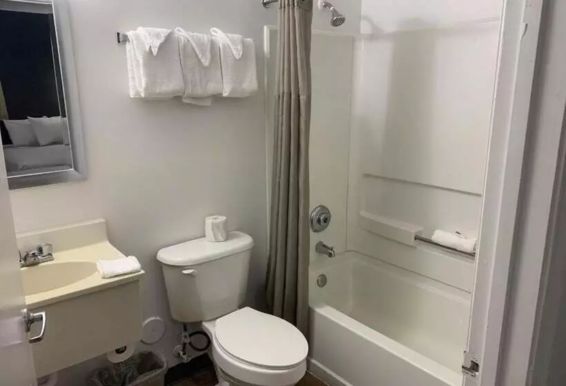 キングサイズベッドのデラックスルーム, Studio 6 Hampton, Va   Langley Afb Area