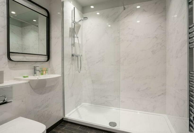 Номер Стандарт, Hillyard House