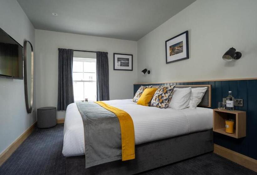 Номер Стандарт, Hillyard House