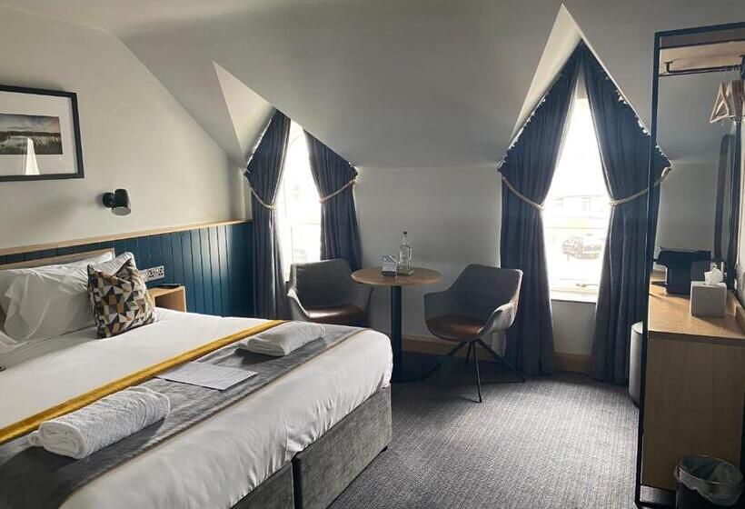 수피리어 룸, Hillyard House