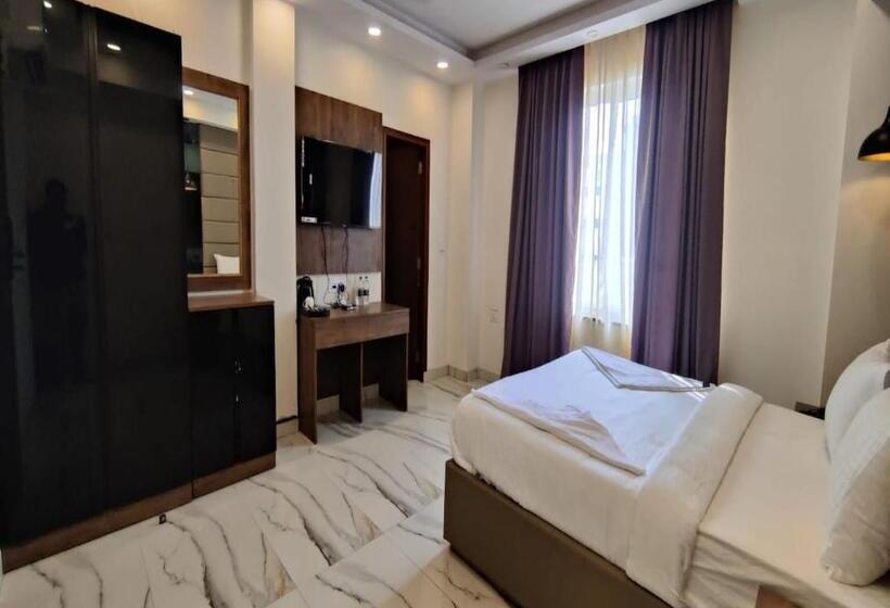 キングサイズベッドのスタンダードルーム, Pk Boutique