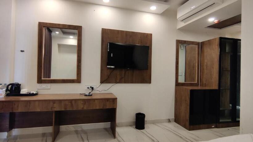 اتاق کلاسیک سه تخته, Pk Boutique