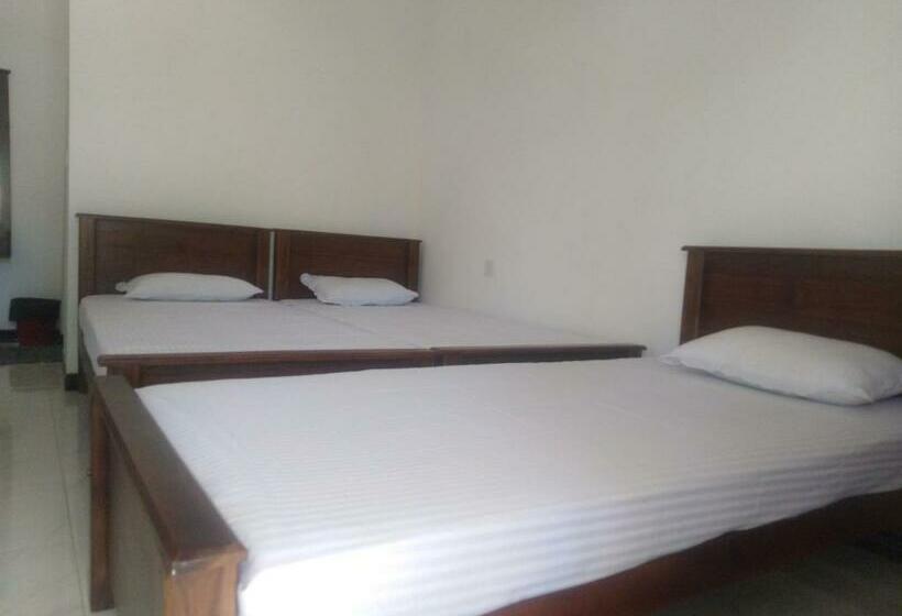 Quarto Triplo Estandar, Quench Inn