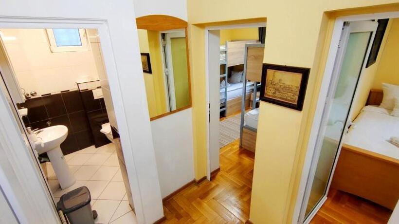 اتاق استاندارد چهار تخته, Villa Tower Gardos