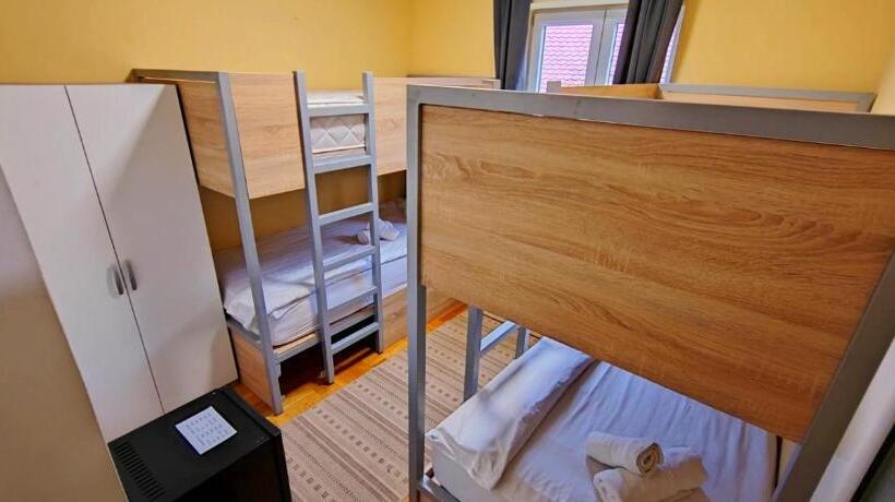 اتاق استاندارد چهار تخته, Villa Tower Gardos