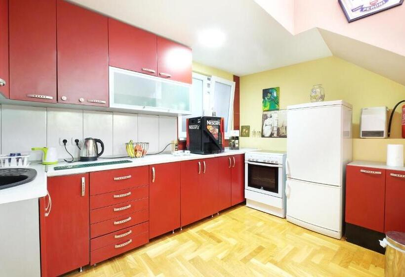 اتاق استاندارد چهار تخته, Villa Tower Gardos