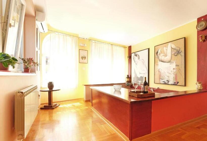 اتاق استاندارد چهار تخته, Villa Tower Gardos