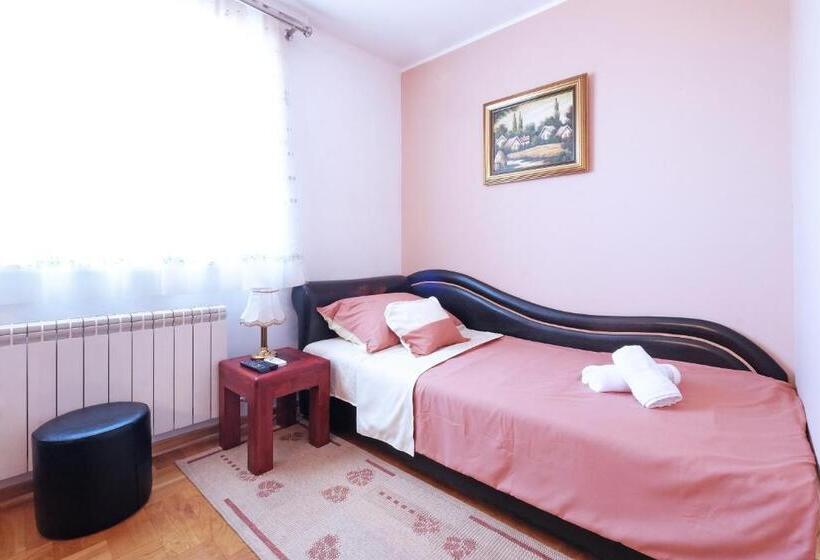 اتاق استاندارد سه تخته با بالکن, Villa Tower Gardos