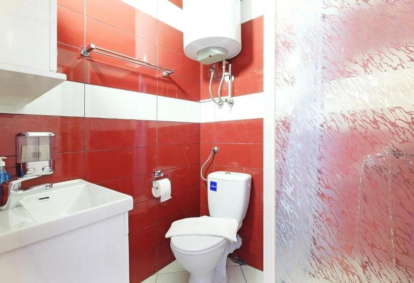 اتاق استاندارد سه تخته با بالکن, Villa Tower Gardos