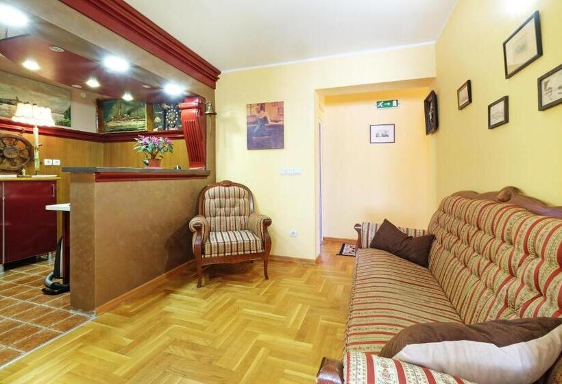 اتاق استاندارد با بالکن, Villa Tower Gardos