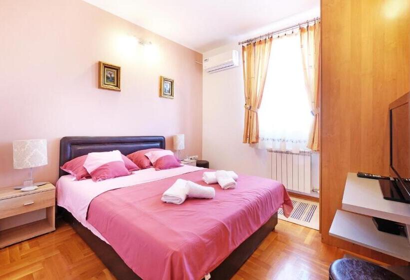 اتاق استاندارد با بالکن, Villa Tower Gardos