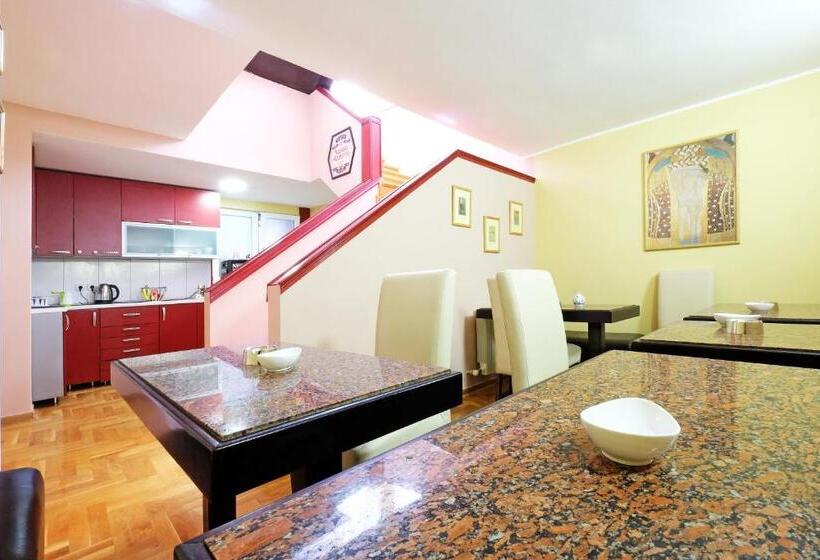 اتاق استاندارد با بالکن, Villa Tower Gardos