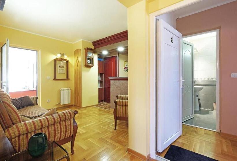 اتاق استاندارد با بالکن, Villa Tower Gardos