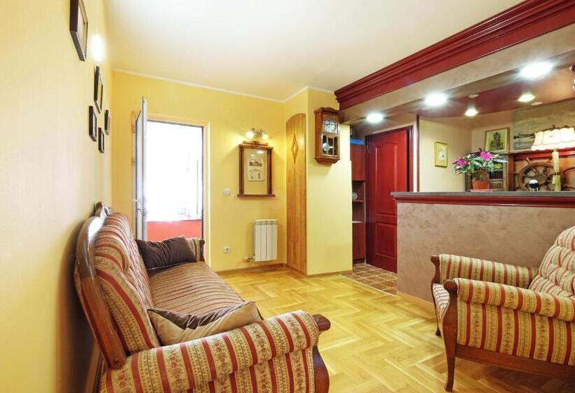 اتاق استاندارد با بالکن, Villa Tower Gardos