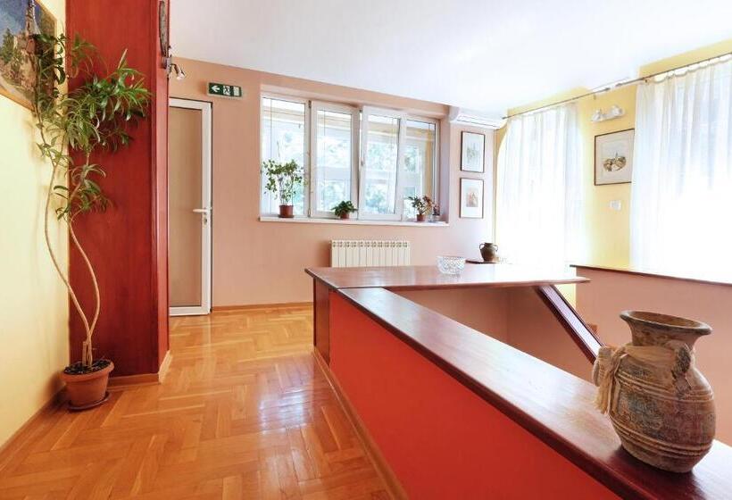 اتاق استاندارد با بالکن, Villa Tower Gardos