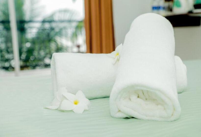 اتاق لوکس با تخت بزرگ, Araliya Lagoon Park Resort