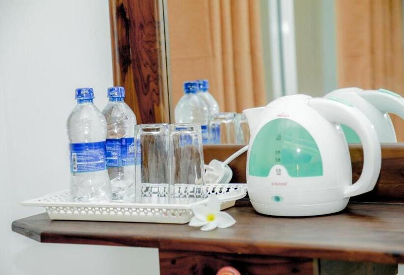 اتاق لوکس با تخت بزرگ, Araliya Lagoon Park Resort