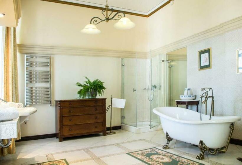 Апартаменты 1 Спальня с Балконом, Pałac W Małkowie