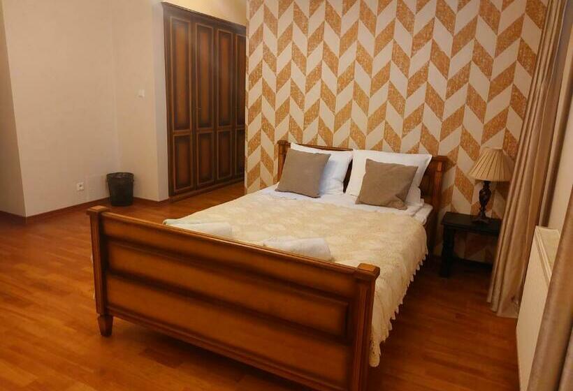 Студия Стандарт, Pałac W Małkowie