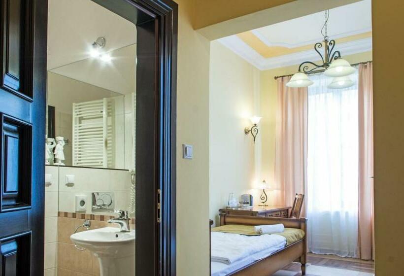 Одноместный Номер Вид на Сад, Pałac W Małkowie