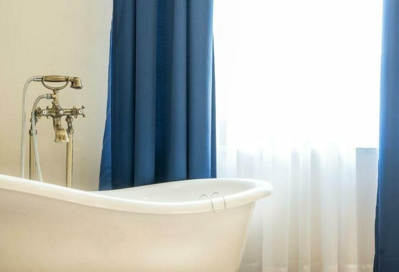 Апартаменты 1 Спальня с Террасой, Pałac W Małkowie