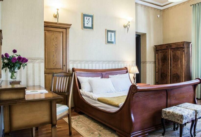 Апартаменты 1 Спальня с Балконом, Pałac W Małkowie