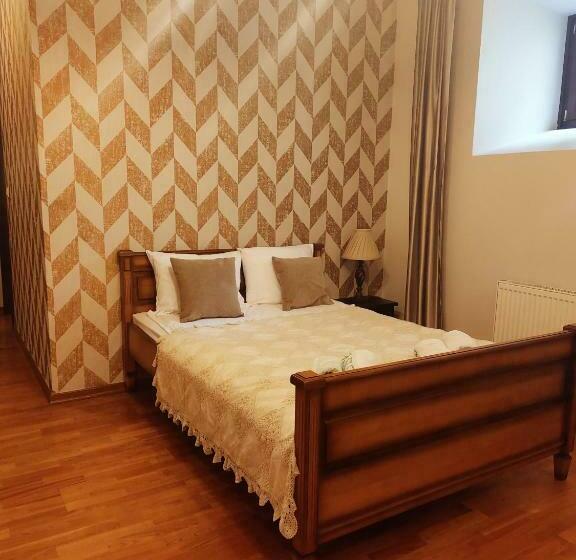 Студия Стандарт, Pałac W Małkowie