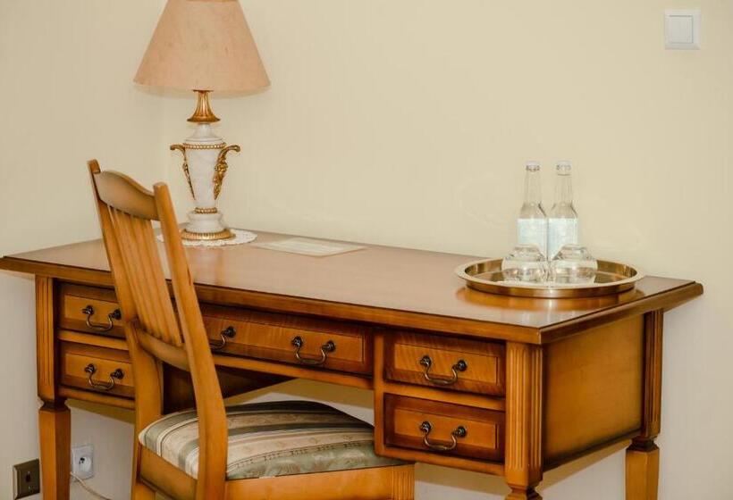 Студия Стандарт, Pałac W Małkowie