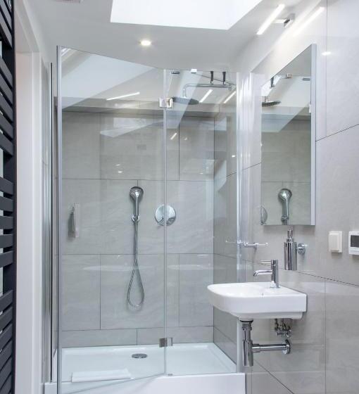 スタンダードルーム, Pałac W Małkowie