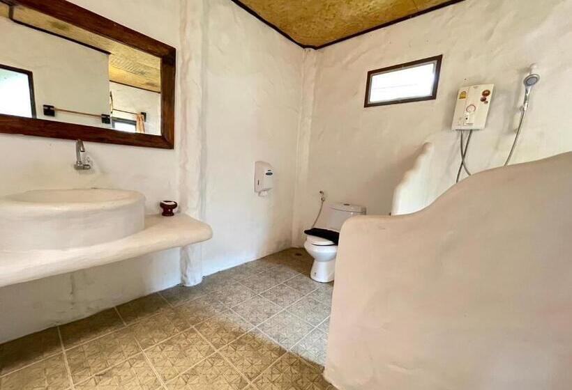 Номер Стандарт Вид на Парк, The Hub Erawan Resort