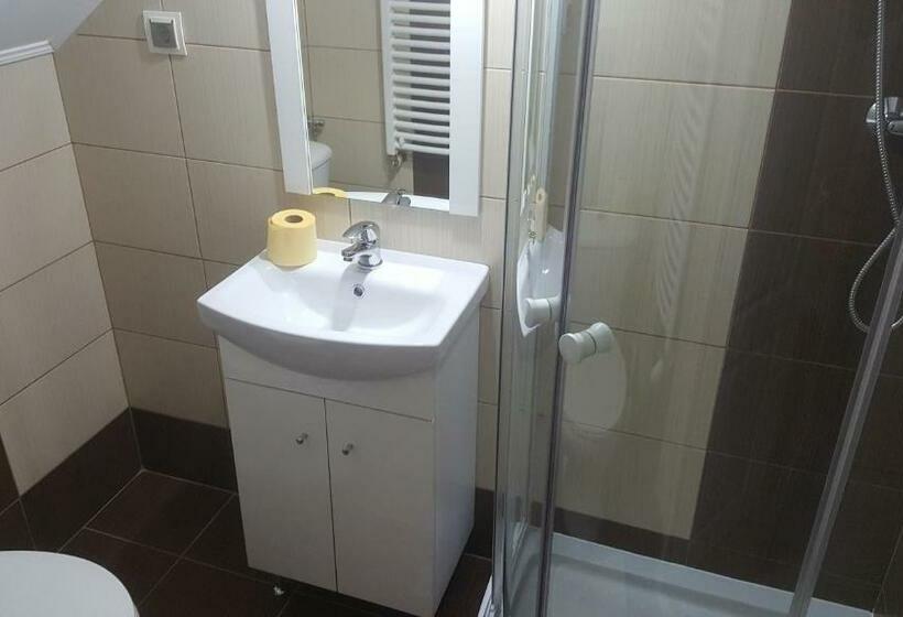 スタンダードルーム, Korond Mako Panzio