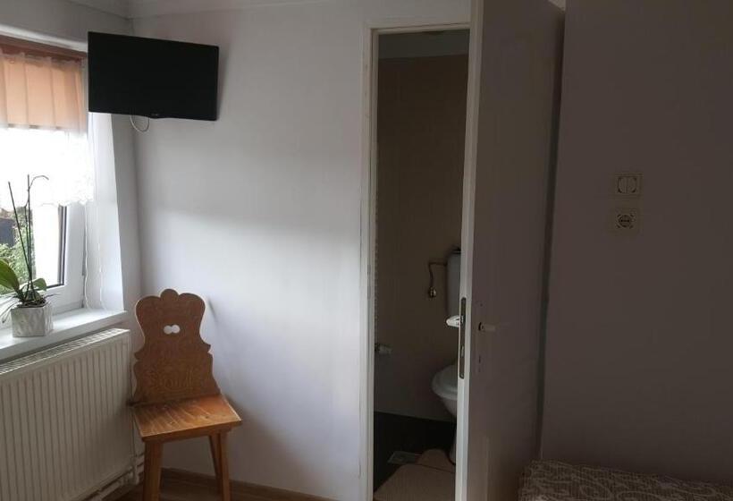 スタンダードルーム, Korond Mako Panzio