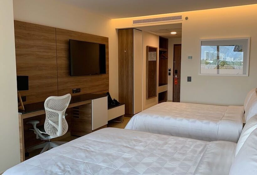 غرفه قياسيه سريرين مزدوجين, Holiday Inn & Suites   Puerto Vallarta Marina & Golf, An Ihg